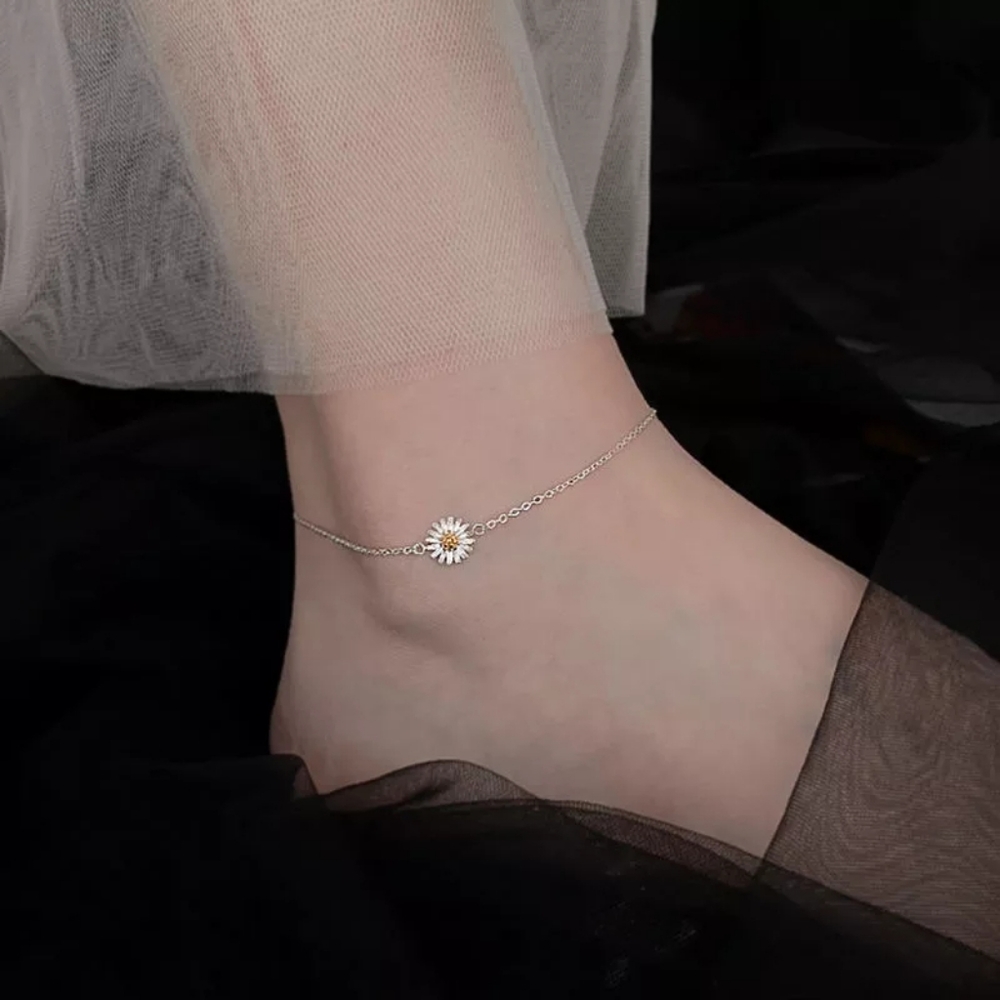 Pretty Silver Daisy Flower Anklet - Picture 5 of 7